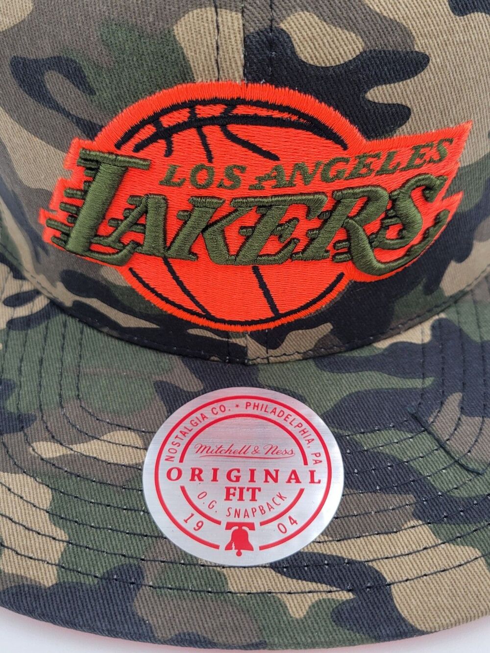 Los Angeles Lakers Mitchell & Ness Camo Neon SnapBack Hat Cap NEW - Picture 3 of 5
